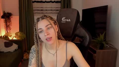 elliecutes online show from February 10, 6:42 am