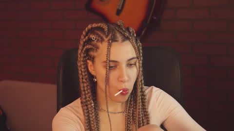 elliecutes online show from February 12, 8:59 am