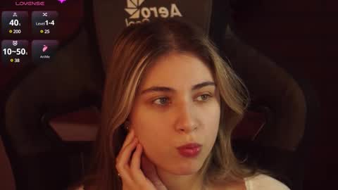 elliecutes online show from February 18, 12:06 pm