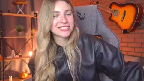 elliecutes online show from June 29, 10:15 am