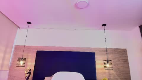 Snapshot of elliee_alves chatting on July 13, 2:53 pm elliee_alves online show from July 13, 2:53 pm