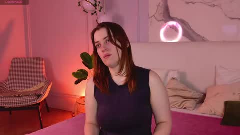 elliegarson__ online show from May 6, 5:07 pm