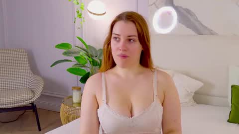 elliegarson__ online show from July 31, 6:07 pm