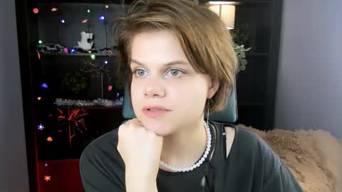 elliemurler online show from December 19, 1:07 pm