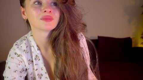 Snapshot of elliephant_ chatting on December 14, 4:52 pm just Emily online show from December 14, 4:52 pm