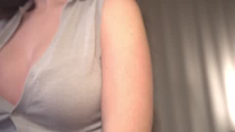 Snapshot of elliephant_ chatting on January 13, 3:36 pm just Emily online show from January 13, 3:36 pm