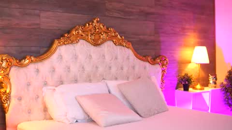 Snapshot of ellieredd chatting on October 9, 8:56 am Ellie online show from October 9, 8:56 am