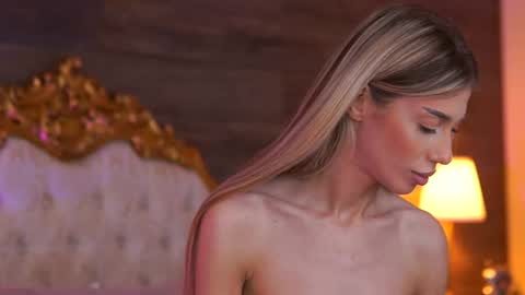 Snapshot of ellieredd chatting on October 15, 8:58 am Ellie online show from October 15, 8:58 am