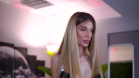 Ellie online show from December 2, 6:58 pm