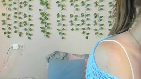Snapshot of ellierough chatting on June 17, 4:04 am ellierough online show from June 17, 4:04 am