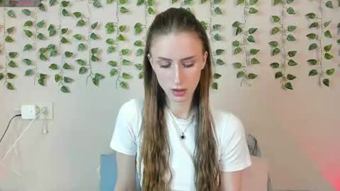Snapshot of ellierough chatting on June 18, 4:24 am ellierough online show from June 18, 4:24 am