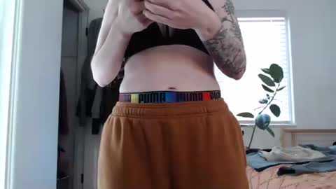 Ellie Rowyn online show from February 6, 8:01 pm