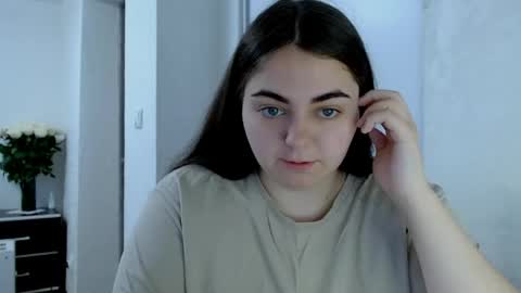 Ellie online show from April 25, 7:33 am