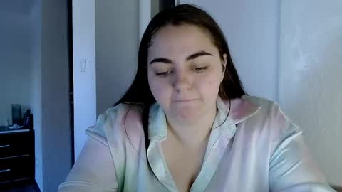 Snapshot of ellies_8 chatting on May 6, 7:35 am Ellie online show from May 6, 7:35 am
