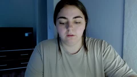 Snapshot of ellies_8 chatting on May 8, 4:40 am Ellie online show from May 8, 4:40 am