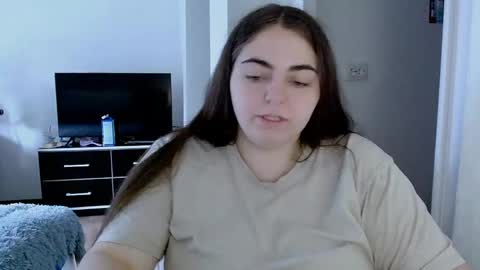 Snapshot of ellies_8 chatting on June 2, 8:16 am Ellie online show from June 2, 8:16 am