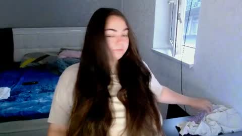 Snapshot of ellies_8 chatting on July 3, 2:51 am Ellie online show from July 3, 2:51 am