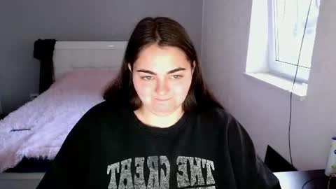 Snapshot of ellies_8 chatting on July 10, 3:22 am Ellie online show from July 10, 3:22 am
