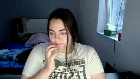 Snapshot of ellies_8 chatting on July 11, 3:20 am Ellie online show from July 11, 3:20 am