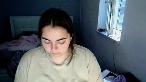 Snapshot of ellies_8 chatting on July 17, 3:24 am Ellie online show from July 17, 3:24 am
