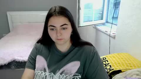 Snapshot of ellies_8 chatting on July 18, 4:05 am Ellie online show from July 18, 4:05 am
