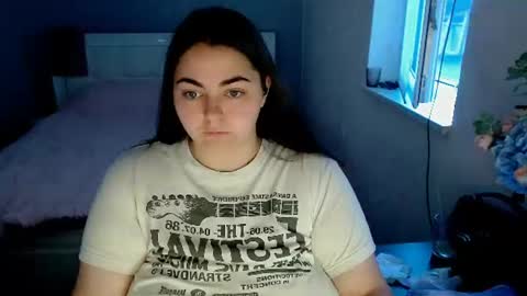 Snapshot of ellies_8 chatting on July 22, 3:31 am Ellie online show from July 22, 3:31 am