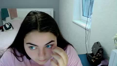 Snapshot of ellies_8 chatting on July 25, 3:48 am Ellie online show from July 25, 3:48 am