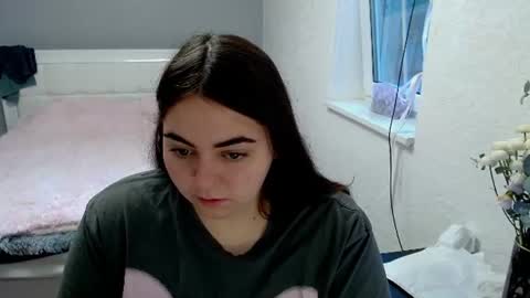 Snapshot of ellies_8 chatting on July 26, 3:25 am Ellie online show from July 26, 3:25 am