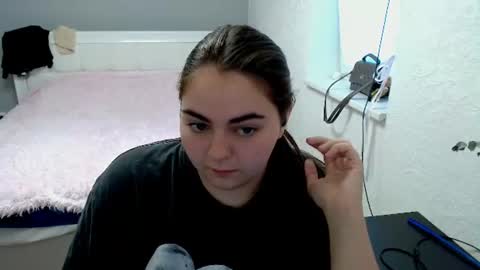 Snapshot of ellies_8 chatting on July 29, 3:59 am Ellie online show from July 29, 3:59 am