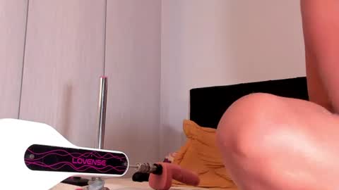 Ellie Santos online show from June 12, 2:32 am