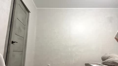 Snapshot of ellieschuffert chatting on December 16, 1:27 pm Ellie online show from December 16, 1:27 pm