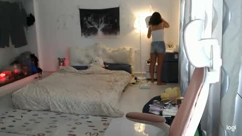 ellieyun online show from March 6, 2:41 am