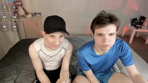 Snapshot of elliot_winki chatting on May 2, 5:51 pm elliot_winki online show from May 2, 5:51 pm