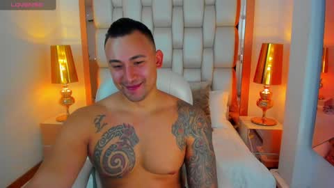 Snapshot of elliott_veelez chatting on December 3, 8:39 pm E L L I O T V E L E Z online show from December 3, 8:39 pm