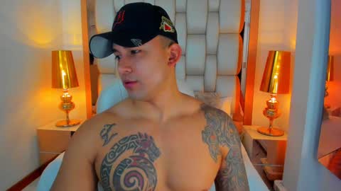 Snapshot of elliott_veelez chatting on December 8, 12:19 pm E L L I O T V E L E Z online show from December 8, 12:19 pm