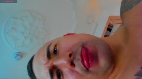 Snapshot of elliott_veelez chatting on January 17, 8:55 pm E L L I O T V E L E Z online show from January 17, 8:55 pm