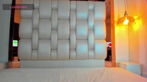 Snapshot of elliott_veelez chatting on February 2, 3:28 pm E L L I O T V E L E Z online show from February 2, 3:28 pm