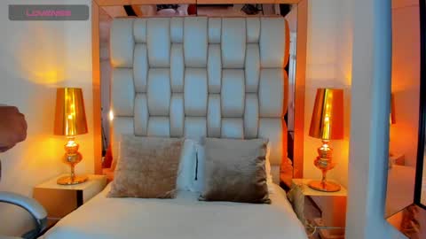 Snapshot of elliott_veelez chatting on February 6, 8:45 pm E L L I O T V E L E Z online show from February 6, 8:45 pm