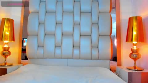 Snapshot of elliott_veelez chatting on February 7, 11:34 pm E L L I O T V E L E Z online show from February 7, 11:34 pm