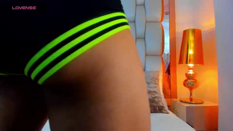 Snapshot of elliott_veelez chatting on February 24, 8:58 pm E L L I O T V E L E Z online show from February 24, 8:58 pm