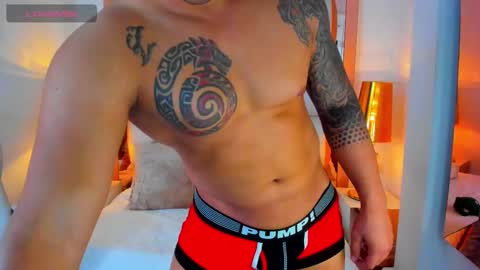 Snapshot of elliott_veelez chatting on February 25, 8:41 pm E L L I O T V E L E Z online show from February 25, 8:41 pm