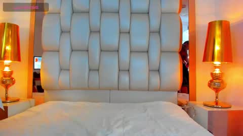 Snapshot of elliott_veelez chatting on March 4, 11:54 pm E L L I O T V E L E Z online show from March 4, 11:54 pm