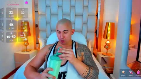 Snapshot of elliott_veelez chatting on September 9, 8:41 pm E L L I O T V E L E Z online show from September 9, 8:41 pm