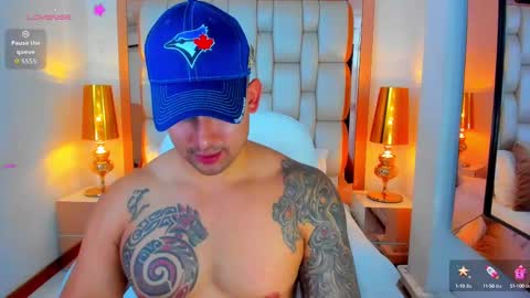 Snapshot of elliott_veelez chatting on September 12, 8:31 pm E L L I O T V E L E Z online show from September 12, 8:31 pm