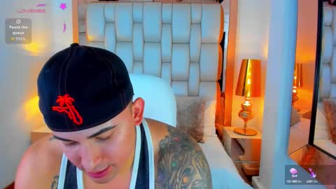 Snapshot of elliott_veelez chatting on September 15, 8:53 pm E L L I O T V E L E Z online show from September 15, 8:53 pm