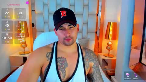 Snapshot of elliott_veelez chatting on October 23, 8:29 pm E L L I O T V E L E Z online show from October 23, 8:29 pm