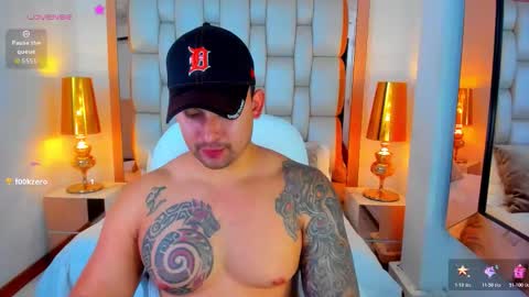 Snapshot of elliott_veelez chatting on November 13, 8:52 pm E L L I O T V E L E Z online show from November 13, 8:52 pm