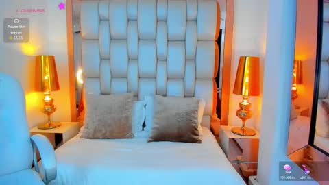 Snapshot of elliott_veelez chatting on November 14, 8:51 pm E L L I O T V E L E Z online show from November 14, 8:51 pm