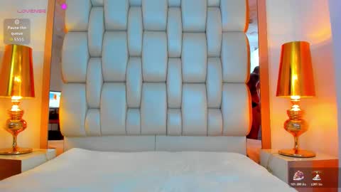 Snapshot of elliott_veelez chatting on November 27, 9:06 pm E L L I O T V E L E Z online show from November 27, 9:06 pm