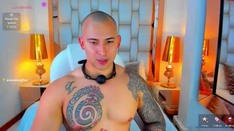 E L L I O T    V E L E Z online show from February 10, 8:46 pm